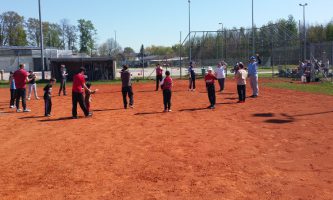 SCHÜLER TOSSBALL: Baseball-Scouts bei den 89ers